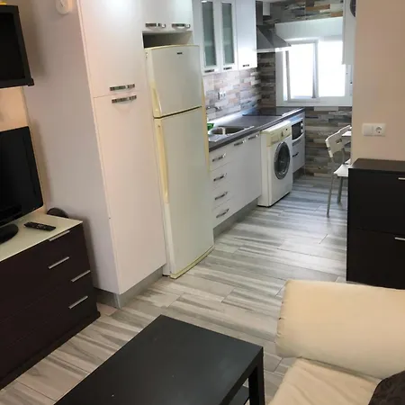 Cerca De La Playa Victoria De Apartamento
